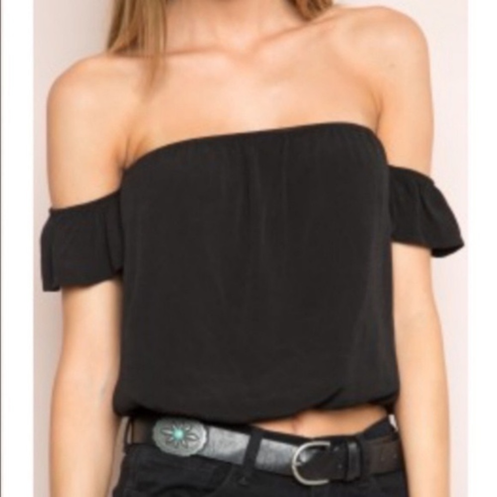 Brandy Melville | cropped off-the-shoulder top | XS